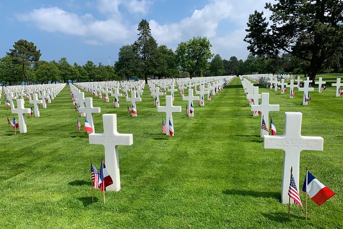 Private tour landing beaches from Bayeux - Stop 1: Sainte-Mère-Église Square and John Steele’s Church