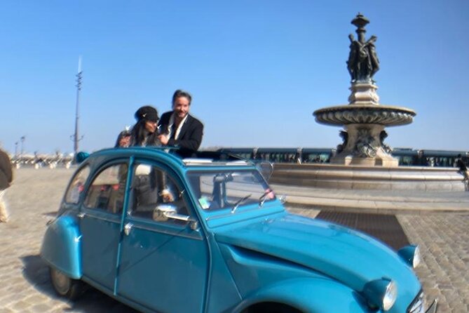Private tour of Bordeaux Unesco in Citroën 2cv - Cailhau Gate and the last traces of the medieval walls