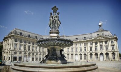 Private tour of Bordeaux Unesco in Citroën 2cv - The Water Mirror beside the Garonne