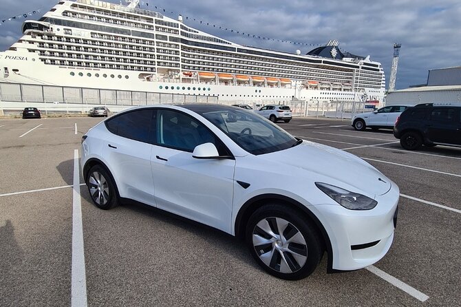 Private tour of Marseille and Cassis on Tesla city tour 5H - Vallon des Auffes and its fishing-port character