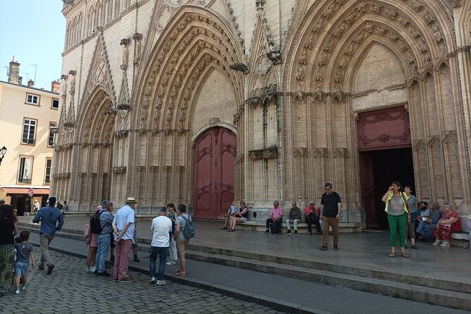 Private tour of old Lyon - 2 hours - Palais Gadagne and its gardens