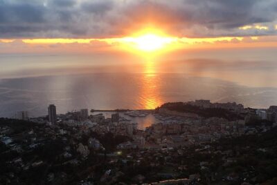 Private tour on the French Riviera with comfortable minivan.MONACO NICE ST PAUL - The three Corniche roads and Monaco