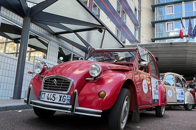 Private tour Paris Sightseeing 2 hours in Citroën 2CV - Past Invalides to the Eiffel Tower: where the car shines for photos