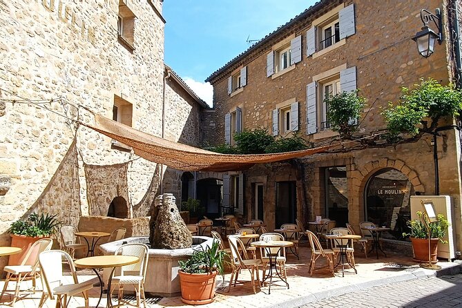 Private Tour Perched Villages of Luberon & (LAVENDER JUNE/JULY) - Roussillon’s ochre village: color, texture, and an optional walk
