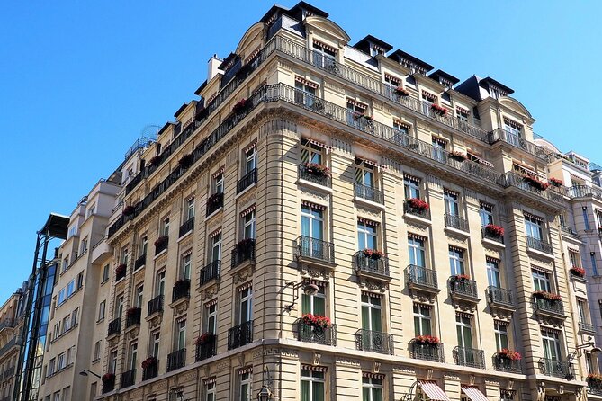 Private Tour with Guide to Midnight in Paris Movie Locations - Deyrolle and the flea market at Clignancourt