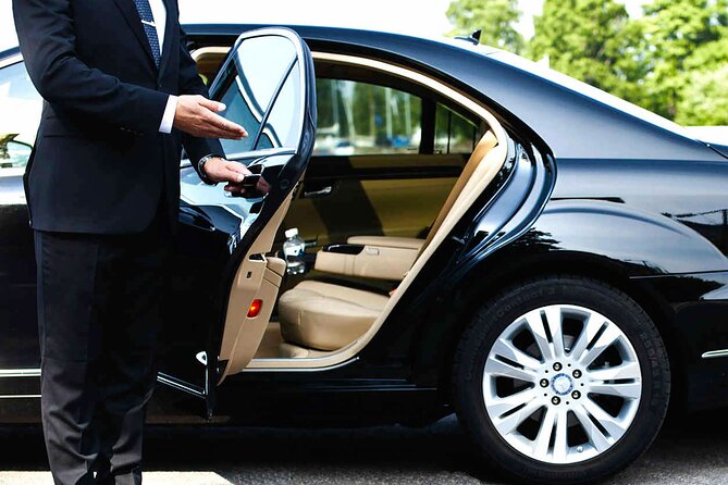 Private Transfer from CDG Charles de Gaulle Airport to Paris - A private CDG handoff instead of a shared shuttle