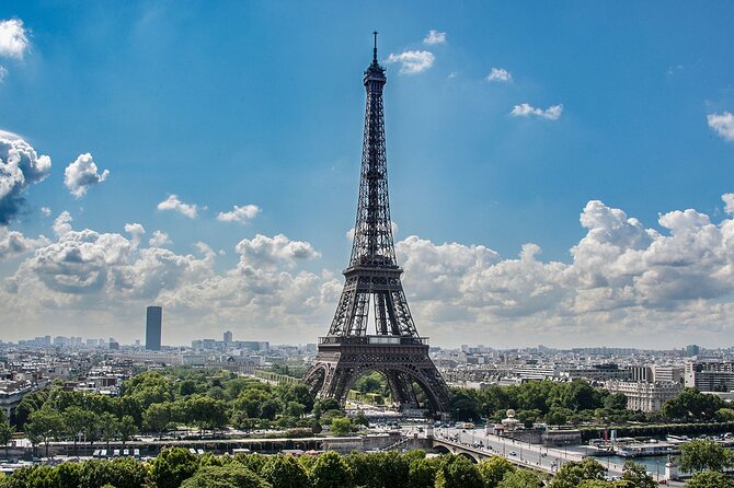 Private Transfer from CDG Charles de Gaulle Airport to Paris - The value of $186.17 for a group of eight