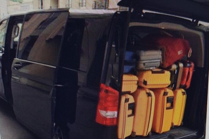 Private Van Transfer from CDG Airport to Paris - CDG arrival pickup: what it looks like in the arrivals hall