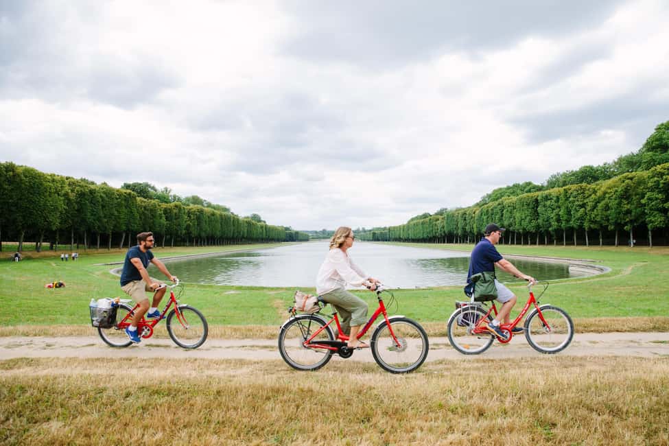 Private Versailles Bike Tour - Picking up a bicycle and seeing the grounds