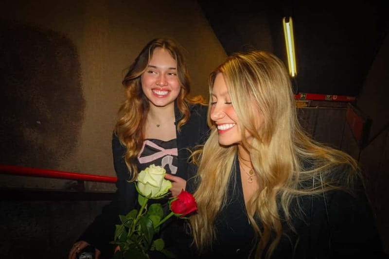 Pro & Instagram-friendly photo shoot in Paris - How posing tips turn awkward into natural
