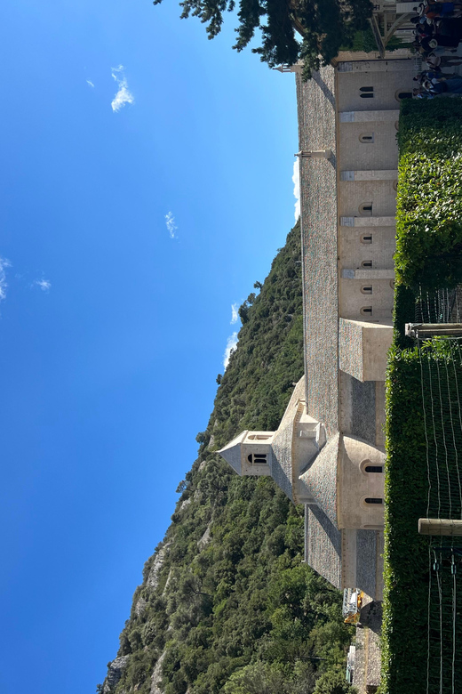 Provençal escape : discover the villages of the Luberon - Lourmarin: galleries, lanes, and the Friday market
