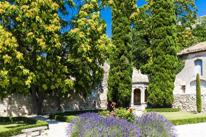 Provence in One Day Small Group Day Trip from Avignon - Roussillon Red Ochre: The First Hit of Luberon Color