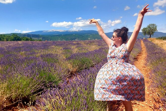 Provence Lavender Fields Tour from Aix-en-Provence - The producer stop: lavender oil, tastings, and shopping reality