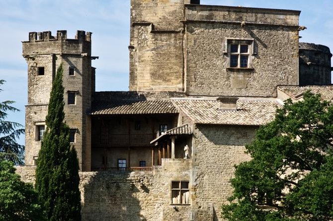 Provence Wineries and Luberon Villages Day Trip from Aix-en-Provence - Aix-en-Provence Meet-Up and the Small-Group Advantage