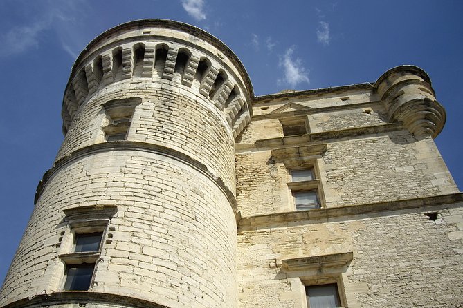 Provence Wineries and Luberon Villages Day Trip from Aix-en-Provence - Roussillon’s Ochre Vibe: One Hour to Wander