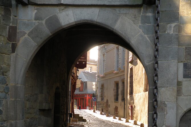 Rennes: Private guided walking tour of the city centre - The guide’s role in bringing Rennes to life