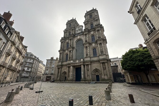 Rennes: Private guided walking tour of the city centre - Portes Mordelaises and the old city edge