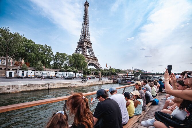 River Seine Sightseeing Boat Tour with Audio Guide - How the audio guide changes the ride