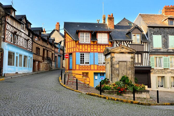 Round-trip shuttle transfer between Le Havre and Honfleur - Price and value at $141.79 per person