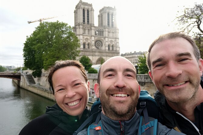 Running in Paris at dawn & see 10 secrets - The Eiffel Tower as the main landmark
