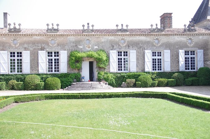 Saint Emilion Day Trip with Sightseeing Tour & Wine Tastings from Bordeaux - Getting there: a premium minivan makes the wine day easier