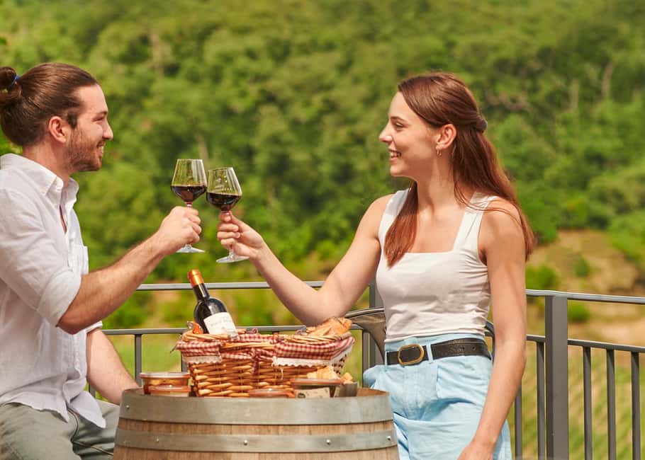 Saint-Emilion: Grand Cru Classé Guided Winery Visit & Picnic - Where you meet and what to look for at La Croizille and Tour Baladoz