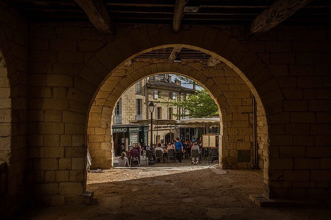 Saint Emilion History Tour with Wine Education and Tasting - Reading Saint-Émilion through its medieval streets