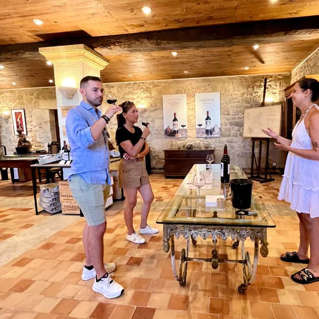 Saint-Émilion & Pomerol : Full day private tour classic car - A full day in the Bordeaux wine country