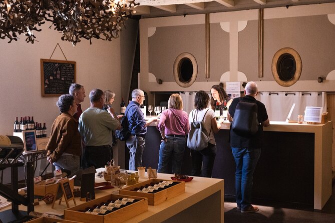 Saint-Émilion & Pomerol Wine Tour: Tastings, Lunch & WSET Guide - Lunch at a château: picnic-style, built around local products