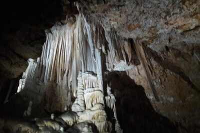 Saint-Guilhem village and cave day tour - The ride from Nîmes and the departure details