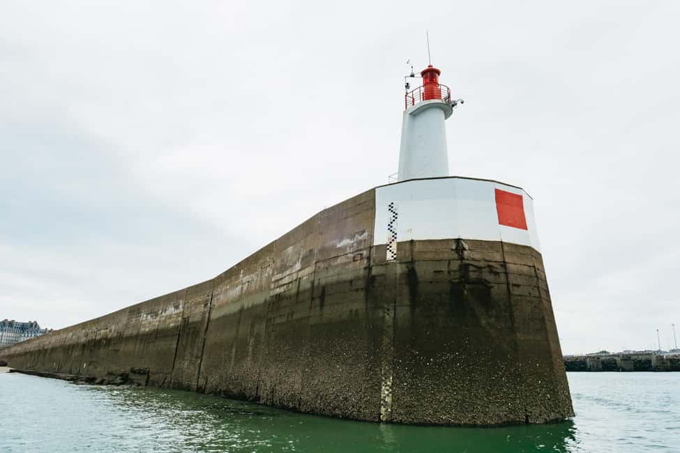 Saint-Malo: Guided Boat Tour with Local Captain - Dinard and the ramparts: a bonus view you might not expect