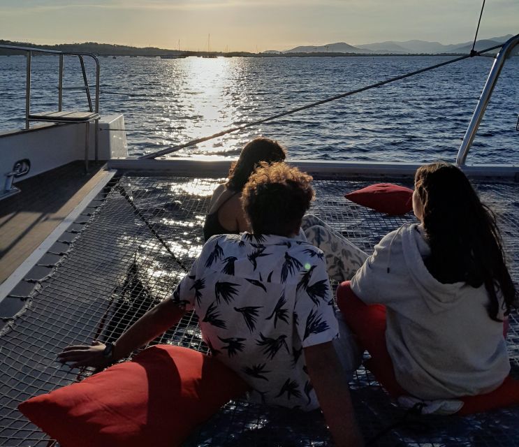 Saint-Raphaël : Sunset Cruise Cape Dramont & Golden Island - On-Board Vibe: Friendly Crew Energy and a Musical Return
