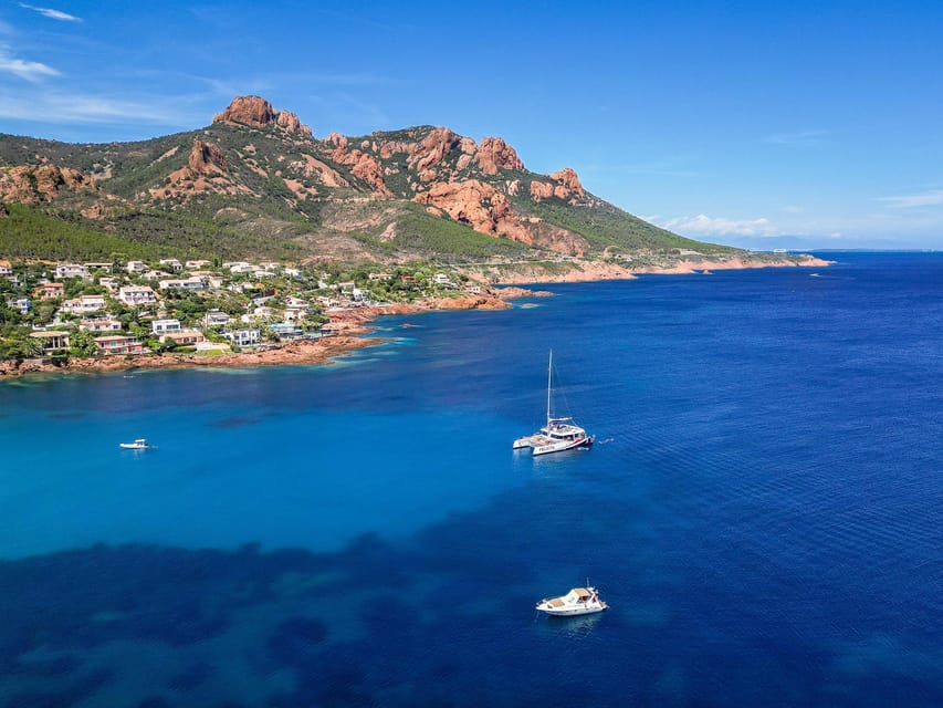 Saint-Raphaël : Sunset & Dinner Cruise to the Golden Island - A maxi-catamaran sunset cruise that actually feels like a plan