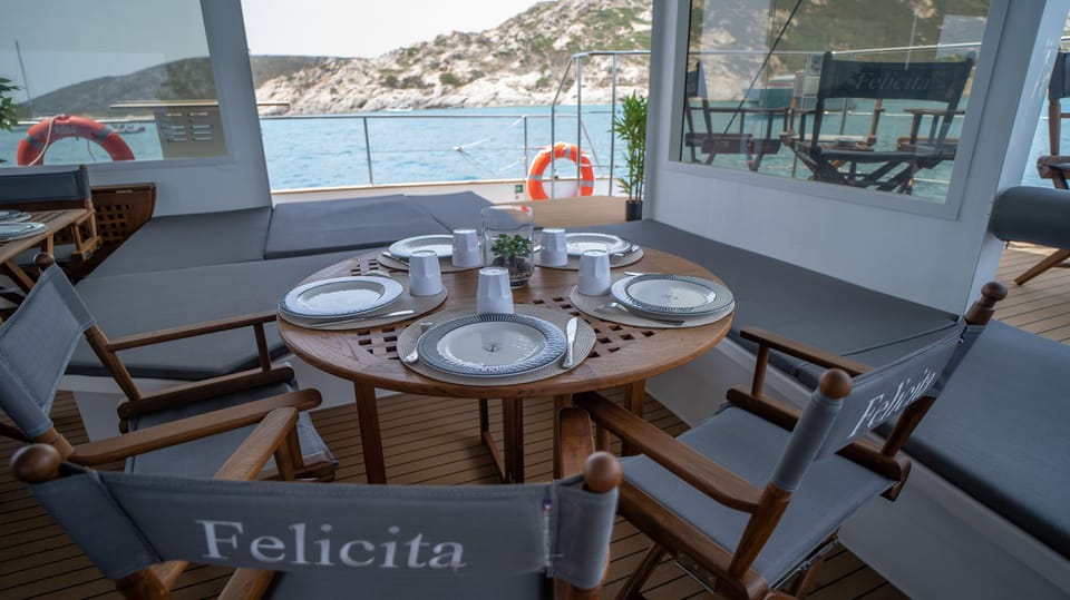 Saint-Raphaël : Sunset & Dinner Cruise to the Golden Island - The best moment: anchoring facing Île d’Or