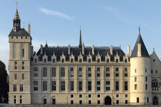 Sainte-Chapelle and Conciergerie Guided Tour with Ticket in Paris - Group size and guide quality: why people keep giving this tour 5 stars