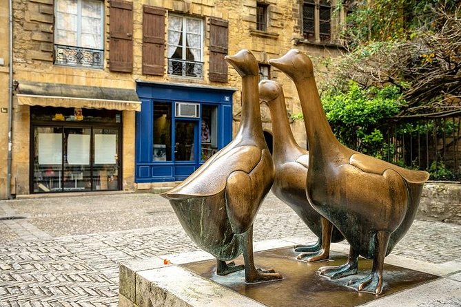 Sarlat Gourmet Tour and Market Visit - Meeting at Place Pasteur and the Smart Pace of a 9:30am Walk