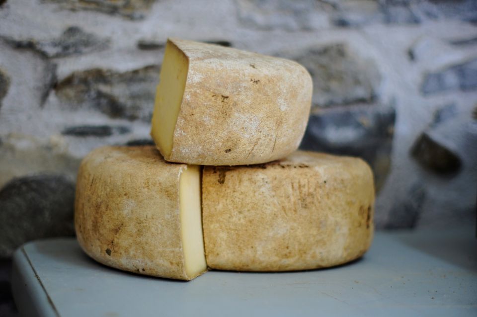 Sarlat Gourmet Tour & Market Visit with Tastings - Sarlat Market Day in Two Hours: What You Really Get