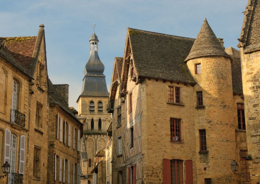 Sarlat Gourmet Tour & Market Visit with Tastings - The Guided Walking Loop: More Than Just Strolling