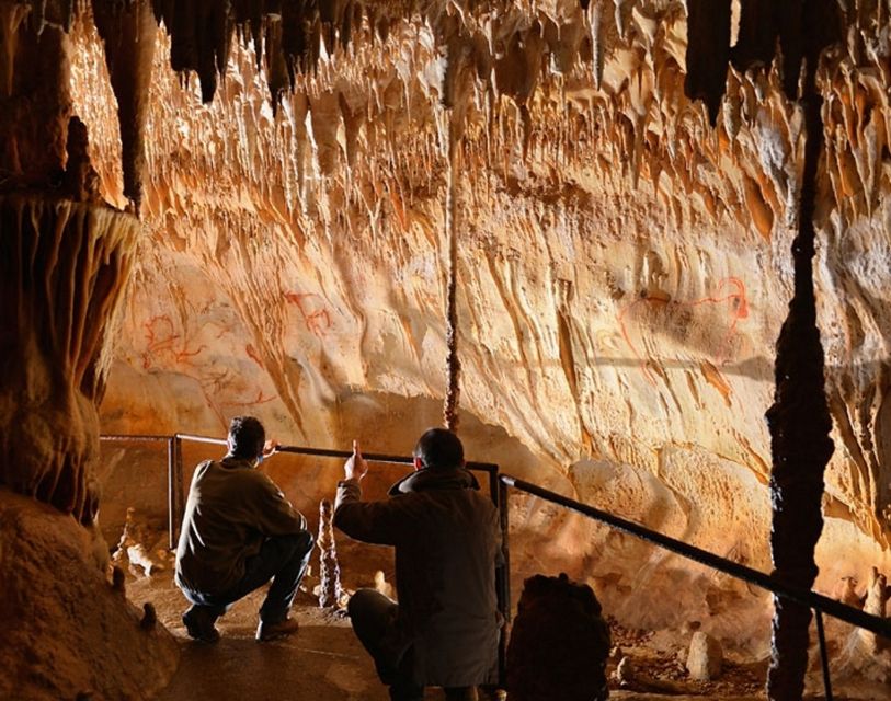 Sarlat : Private Tour to an Original Prehistoric Cave - The prehistoric skills demonstration comes first