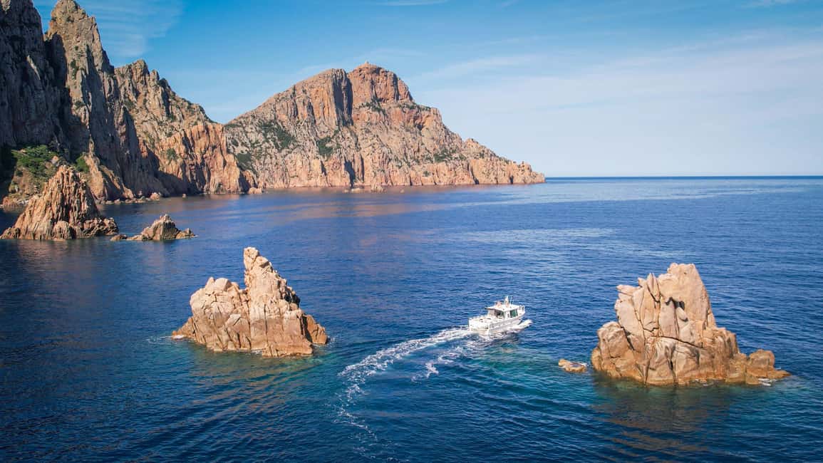 Scandola: Visit the Nature Reserve from Porto (France) - Staying comfortable in wind, mist, and sun