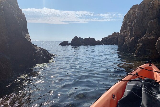 Sea kayaking in the heart of the Ramatuelle Nature Reserve - Where You Start (and Why It Helps Your Day)