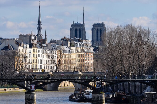 Seine River Cruise flexible ticket with Audio in Paris - 1 Hour - Daytime or evening: choose the view you want