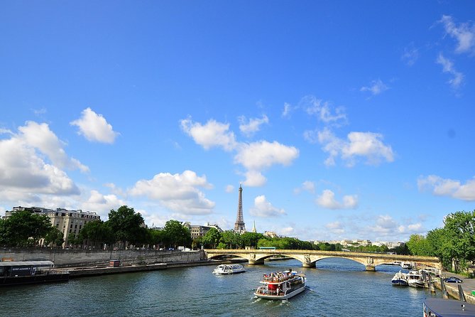 Seine River Cruise & French Crepe Tasting by the Eiffel Tower - Audio Guide in 14 Languages: Hear the Story Without Losing the Plot