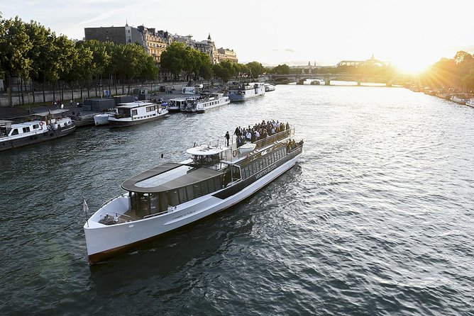 Seine River Guided Cruise by Vedettes de Paris - From Eiffel Tower to Invalides: the most iconic start of the river route