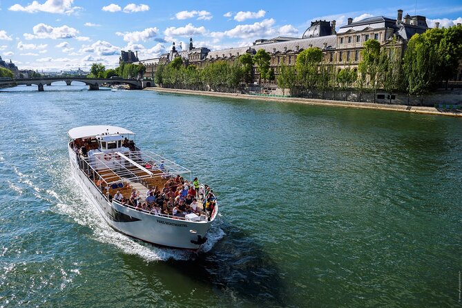 Seine River Guided Cruise by Vedettes de Paris - Hôtel de Ville to the Louvre: where the cruise feels like a moving map of power