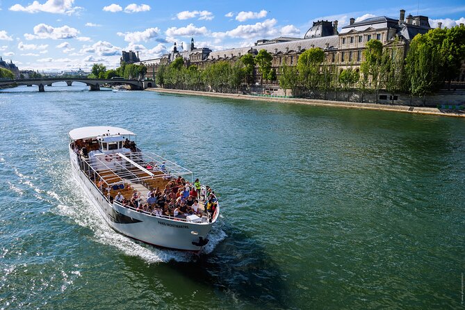 Seine River Guided Cruise with Kids by Vedettes de Paris - Eiffel Tower from the water: the photo moment without the climb