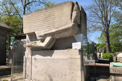 Semi-Private Père Lachaise Cemetery Tour - Walking through Paris’ largest cemetery