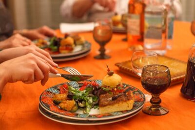 share a traditional meal with licauw - Arriving at 31 Avenue Alfred de Musset