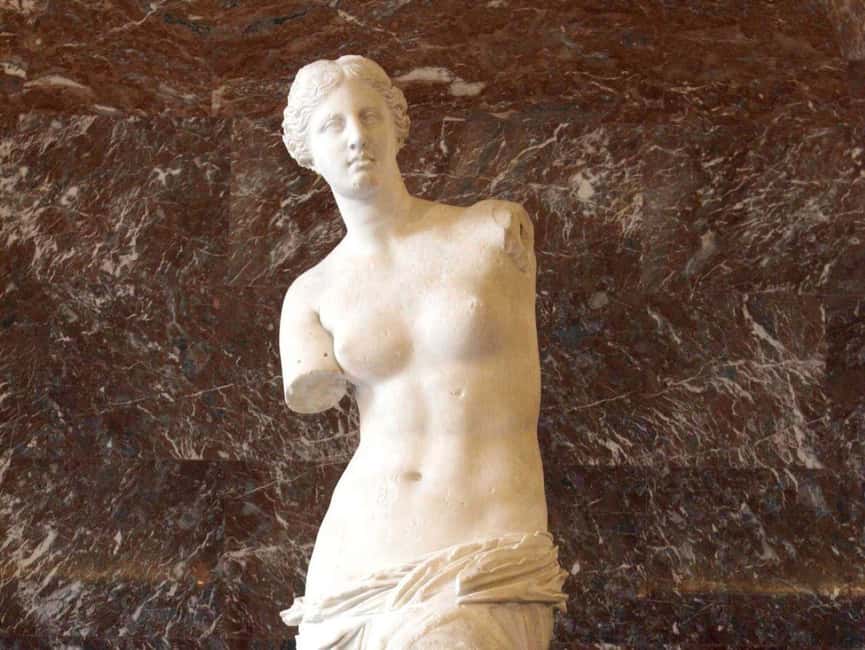 Skip the Line Guided Tour of Louvre Museum Highlights - Skip-the-line at the Louvre Pyramid: what priority access really means