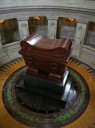 Skip-the-line Invalides Dome Louis XIV & Napoleon Tour - Exclusive Guided Tour - Les Invalides is Paris at full volume